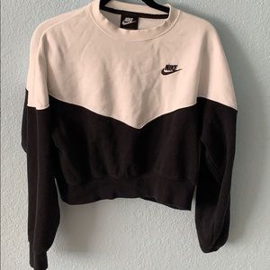Nike Cropped Sweater